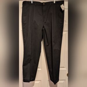 Farah NWT Mens Black Khaki Stain Wrinkle Free Pleated Front Pants 42x30 Cotton